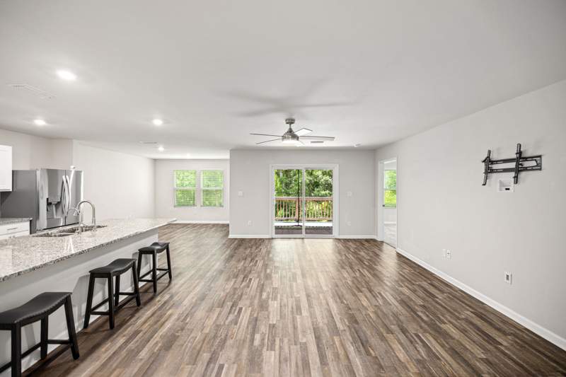 4 bedroom Detached Single Family at 460 Riverwalk Circle, Riverwalk Ph I, Freeport — photo 4