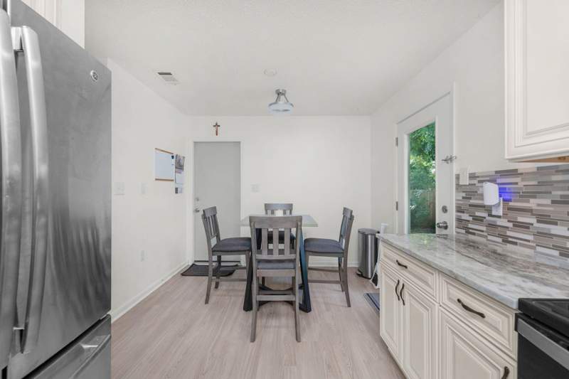 3 bedroom Detached Single Family at 126 NW Watson Drive, Bayridge Addn To Fort Walton Beach, Fort Walton Beach — photo 4