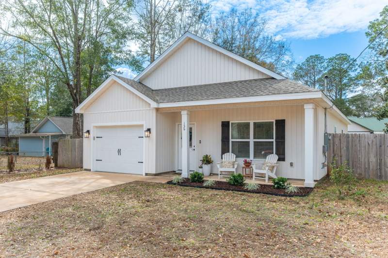 3 bedroom Detached Single Family at 156 Oak Lane, Quiet Oaks, Crestview — photo 3