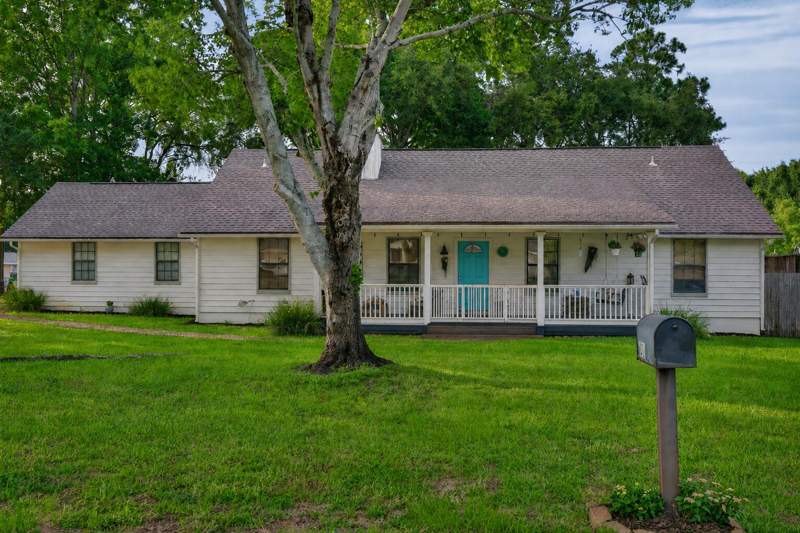 3 bedroom Detached Single Family at 801 Wild Oak Avenue, Kell-Aire Gardens 2nd Addn, Destin — photo 2