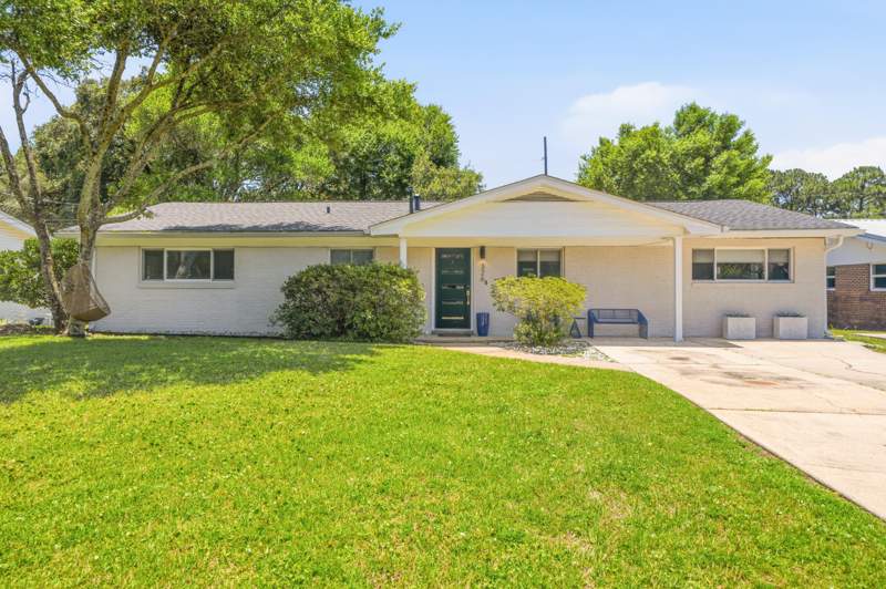 4 bedroom Detached Single Family at 326 NW Leah Miller Drive, Vesta Hts 4th Add, Fort Walton Beach — photo 3