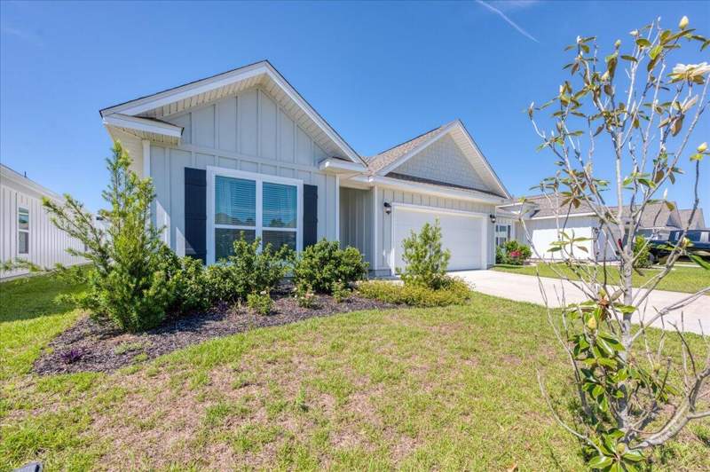 4 bedroom Detached Single Family at 210 Lyla Lane, Magnolia Creek Phase 1, Crestview — photo 2