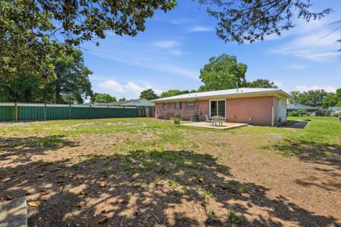 116 NW Holmes Boulevard, Fort Walton Beach FL - photo 8 of 39