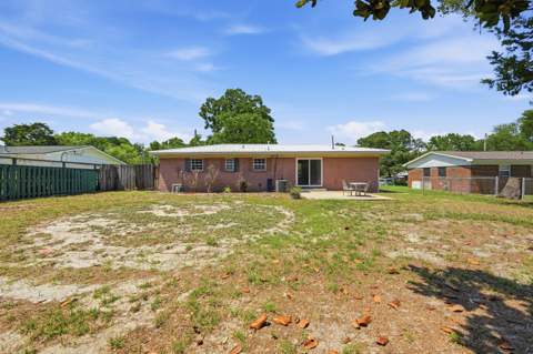 116 NW Holmes Boulevard, Fort Walton Beach FL - photo 9 of 39