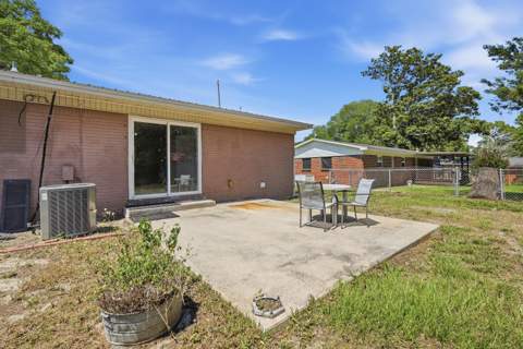 116 NW Holmes Boulevard, Fort Walton Beach FL - photo 12 of 39