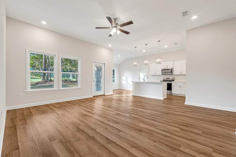 4 bedroom Detached Single Family at 3010 La Salle Court, Coronado Village Ph II, Crestview — photo 5