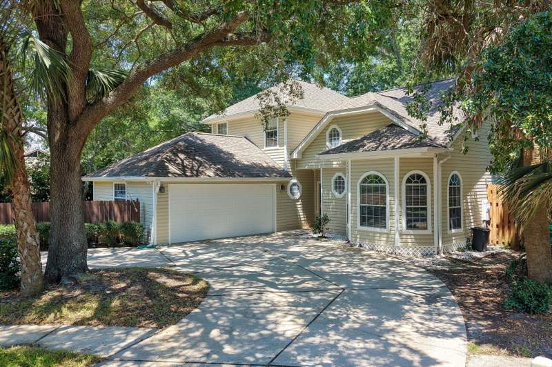 5 bedroom Detached Single Family at 2 Islandview Drive, Islandview Beach, Mary Esther — photo 2