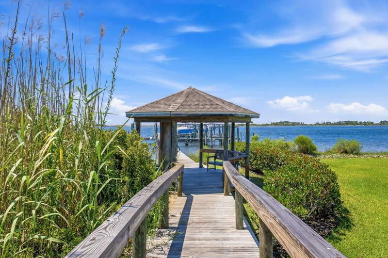 5 bedroom Detached Single Family at 2 Islandview Drive, Islandview Beach, Mary Esther — photo 3