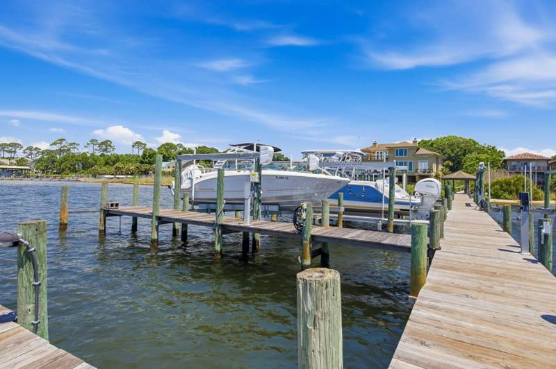 5 bedroom Detached Single Family at 2 Islandview Drive, Islandview Beach, Mary Esther — photo 5