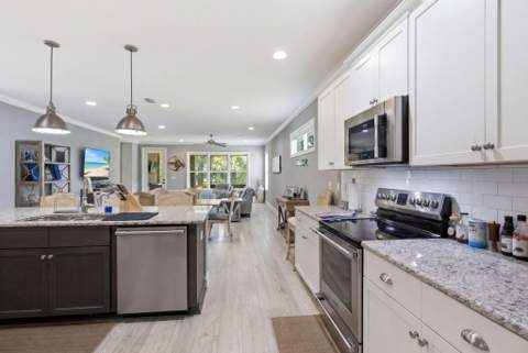 76 Oaktree Boulevard, Freeport FL - photo 11 of 30