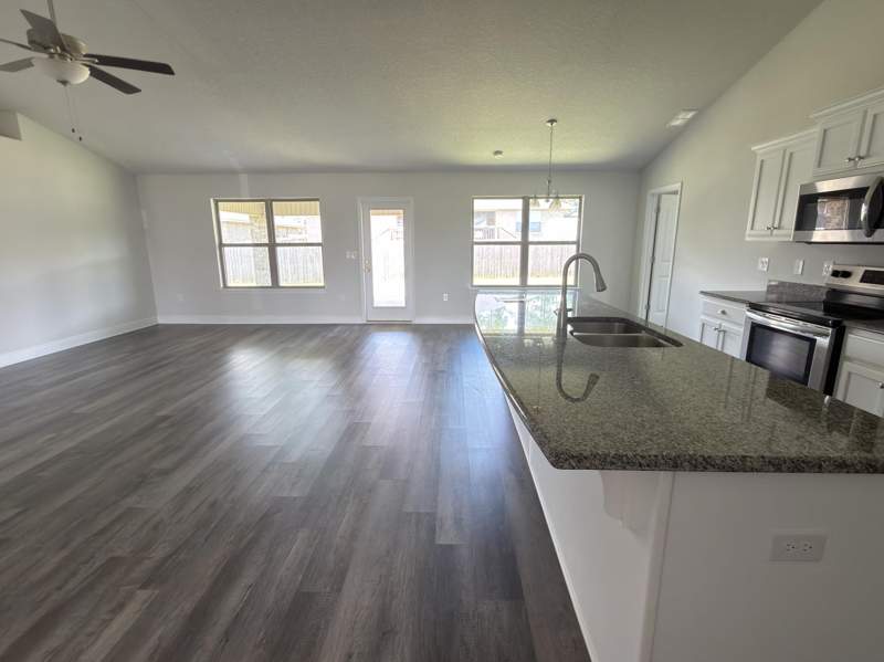4 bedroom Detached Single Family at 2112 Queen Street, Charleston Place, Crestview — photo 5