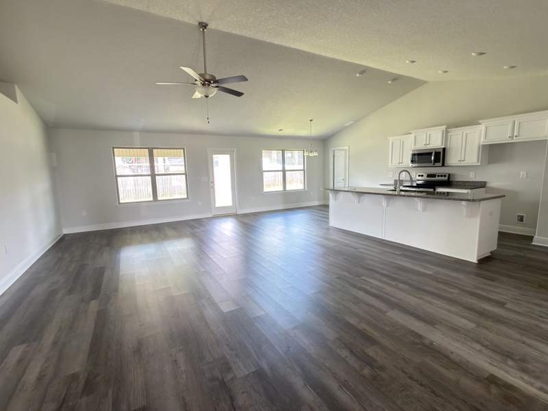 4 bedroom Detached Single Family at 2112 Queen Street, Charleston Place, Crestview — photo 2