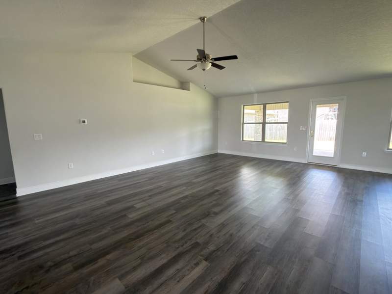 4 bedroom Detached Single Family at 2112 Queen Street, Charleston Place, Crestview — photo 3