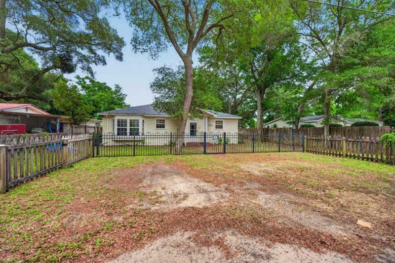 4 bedroom Detached Single Family at 679 Anderson Drive, Mh S Rng 23 & 24 (222000.20), Fort Walton Beach — photo 4