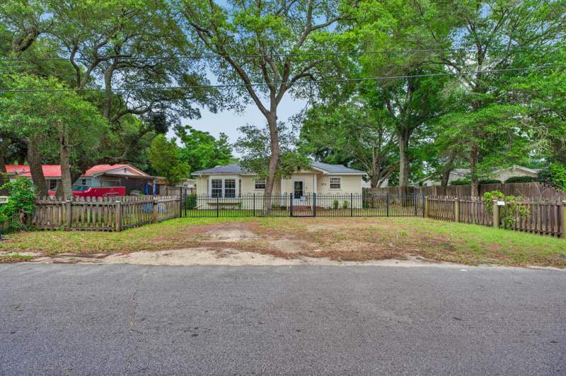 4 bedroom Detached Single Family at 679 Anderson Drive, Mh S Rng 23 & 24 (222000.20), Fort Walton Beach — photo 5