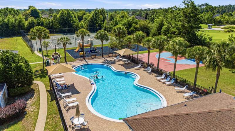 5 bedroom Detached Single Family at 235 Coastal Breeze Drive, Windswept Estates, Freeport — photo 5
