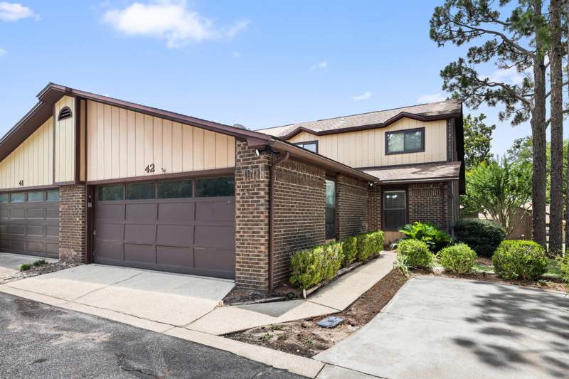 3 bedroom Townhouse at 42 Hidden Cove Circle, Hidden Cove T/H, Valparaiso — photo 4