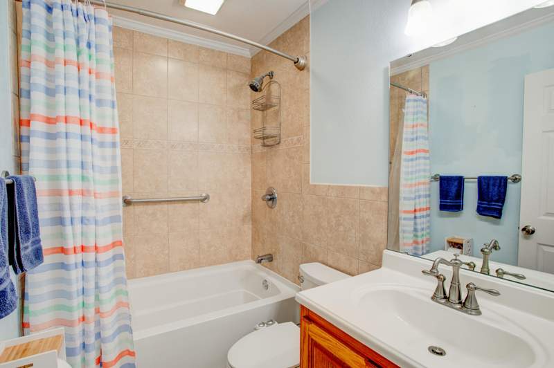 3 bedroom Detached Single Family at 134 Newcastle Circle, Oakridge Manor, Fort Walton Beach — photo 4