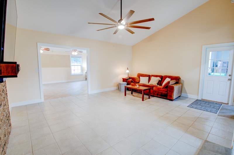 3 bedroom Detached Single Family at 134 Newcastle Circle, Oakridge Manor, Fort Walton Beach — photo 2