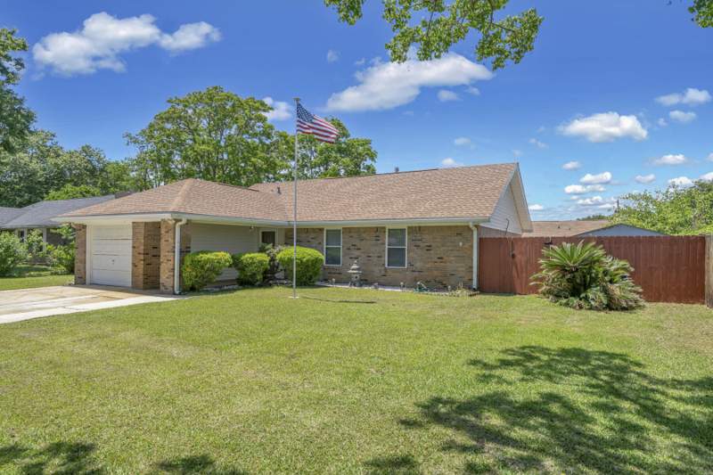 3 bedroom Detached Single Family at 1022 Blvd De La Parisienne, Chateau Pres De La Mer, Mary Esther — photo 2