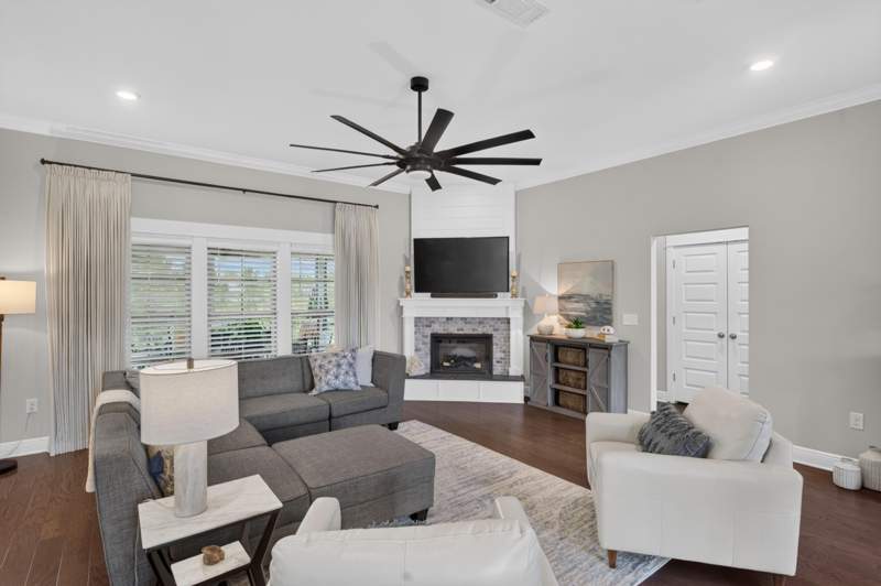 4 bedroom Detached Single Family at 259 Fairway Crossing, Windswept Estates, Freeport — photo 3