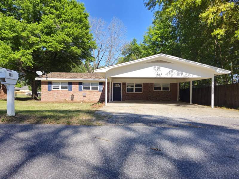 5 bedroom Detached Single Family at 101 Blaylock Street, Metes & Bounds, Crestview — photo 2