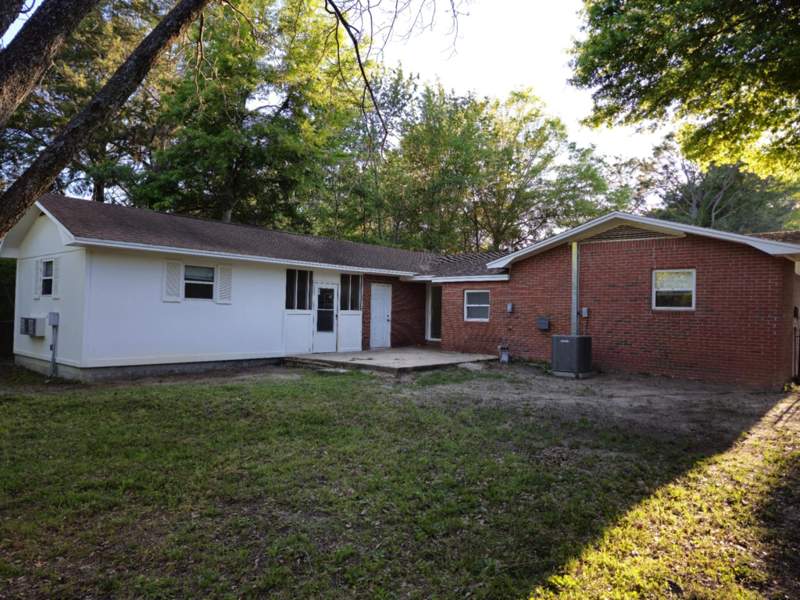 5 bedroom Detached Single Family at 101 Blaylock Street, Metes & Bounds, Crestview — photo 3