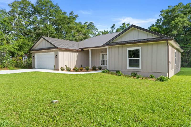 4 bedroom Detached Single Family at 781 Bay Avenue, Defuniak Springs Town Of, DeFuniak Springs — photo 2