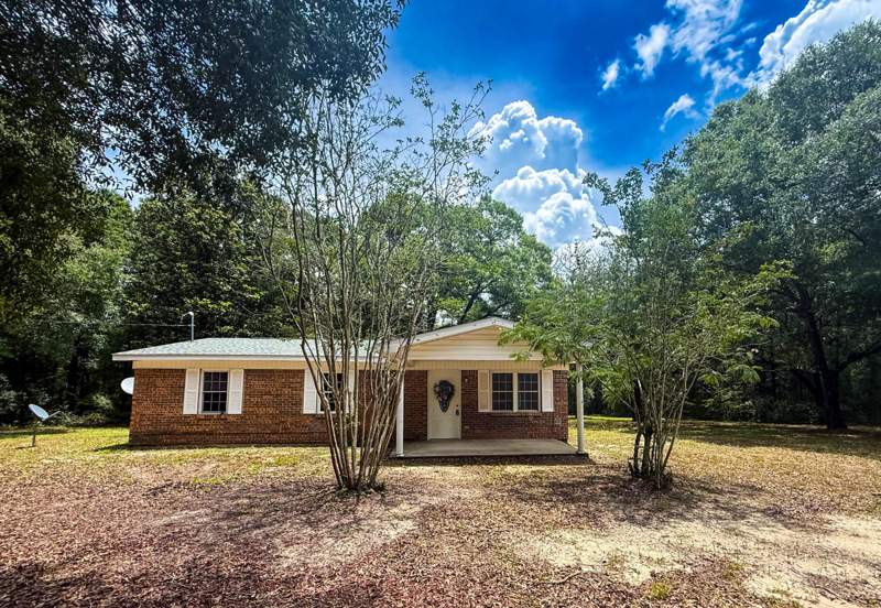4 bedroom Detached Single Family at 5703 Old River Road, Baker, Baker — photo 2