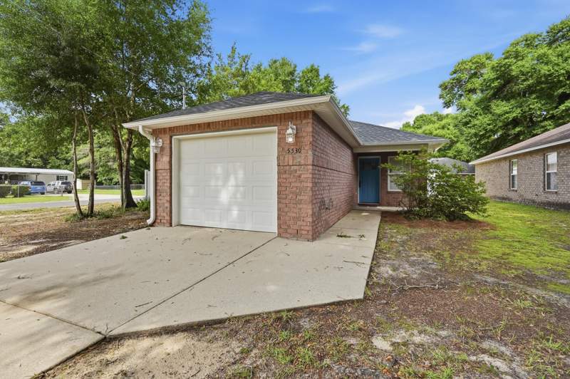 3 bedroom Detached Single Family at 5530 Royal Street, Oakdale Mini Farms, Crestview — photo 3