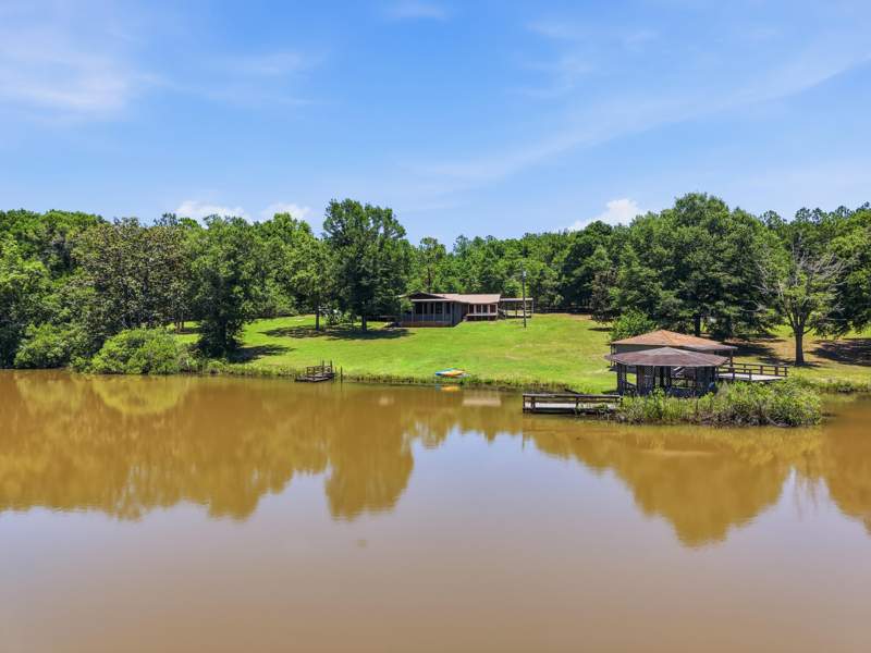 4 bedroom Detached Single Family at 2897 Adams Road, Metes & Bounds, Crestview — photo 4