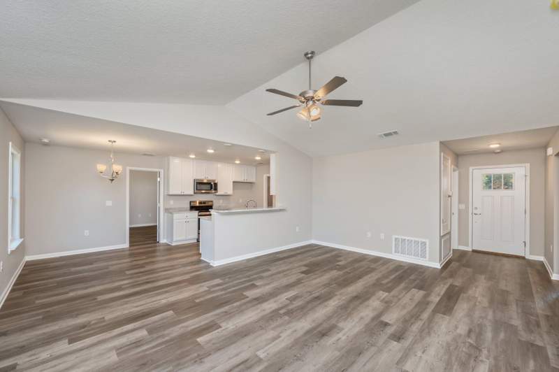 4 bedroom Detached Single Family at 6020 Emmy Lynn Lane, Southern Belle, Crestview — photo 5