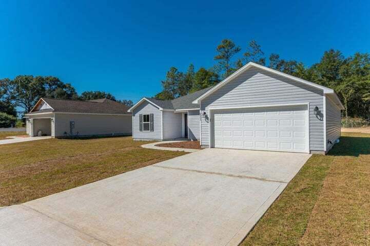 4 bedroom Detached Single Family at 6020 Emmy Lynn Lane, Southern Belle, Crestview — photo 3