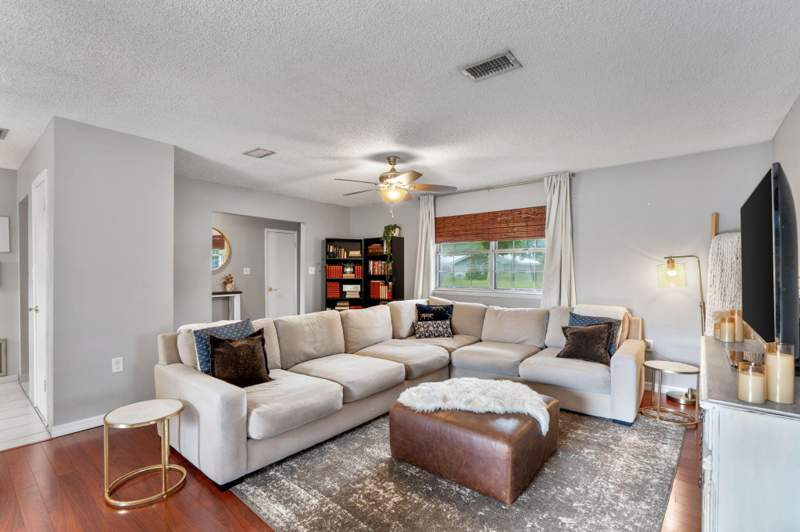 4 bedroom Detached Single Family at 5 Lakeview Drive, Casa Loma S/D, Mary Esther — photo 4