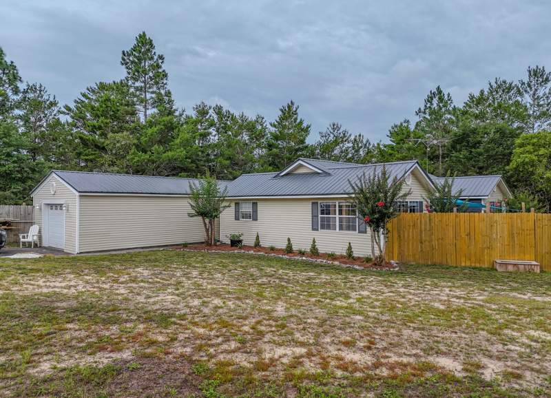4 bedroom Detached Single Family at 899 Girl Scout Road, Oakwood Hills, DeFuniak Springs — photo 2