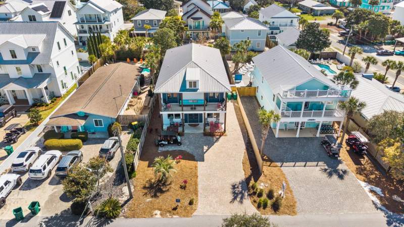 6 bedroom Detached Single Family at 85 Cobia Street, Crystal Beach, Destin — photo 4