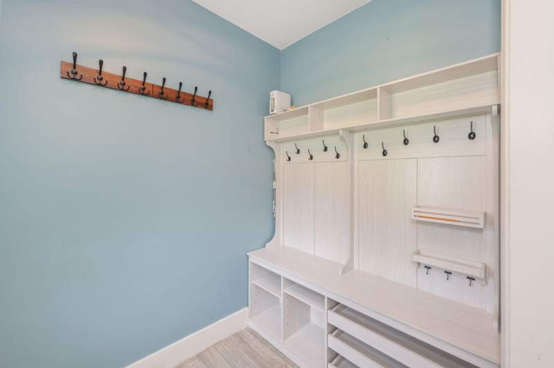 5 bedroom Detached Single Family at 110 Eagle Court, Grandview Heights, Crestview — photo 4