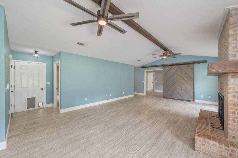 5 bedroom Detached Single Family at 110 Eagle Court, Grandview Heights, Crestview — photo 5
