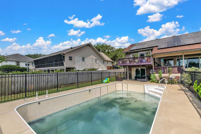 6 bedroom Detached Single Family at 37 Country Club Road, Lake Lorraine Estates, Shalimar — photo 5