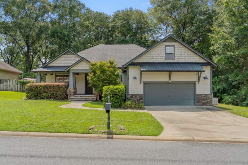 4 bedroom Detached Single Family at 6008 Trestle Street, Zarchary Estates, Crestview — photo 2