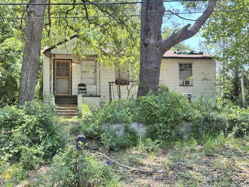 3 bedroom Detached Single Family at 602 Dixie Street, Northwood Add Lot 235 & S1/2 Of Lot 236, Crestview — photo 2