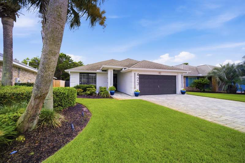 4 bedroom Detached Single Family at 423 Sandy Cay Drive, Paradise Retreat, Miramar Beach — photo 3