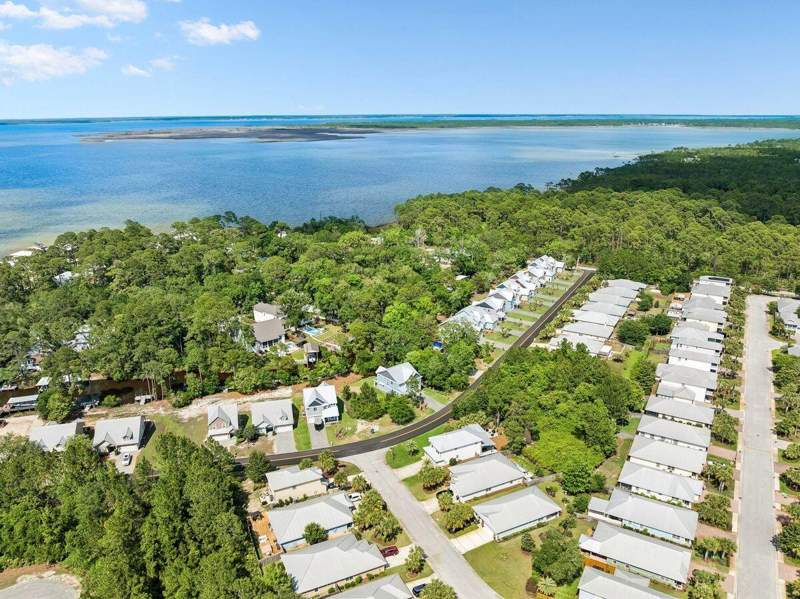 4 bedroom Detached Single Family at 1979 W Hewett Road, Eagle Bay, Santa Rosa Beach — photo 2