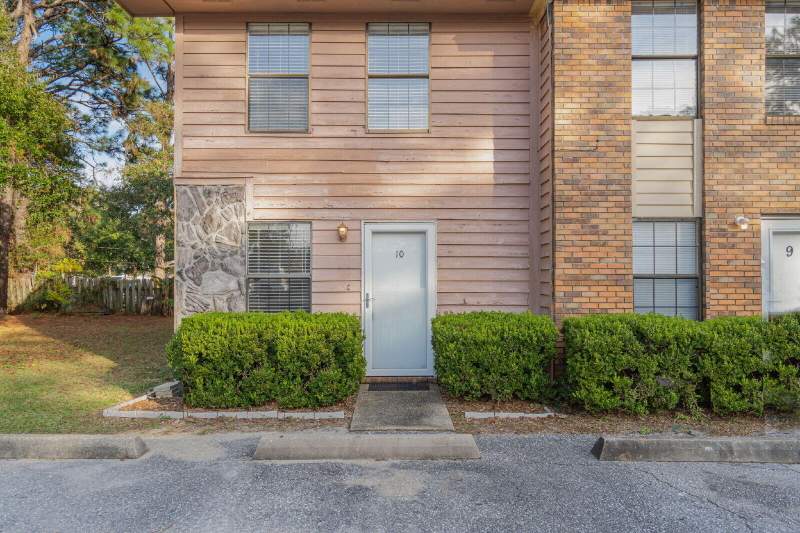 2 bedroom Townhouse at 611 Center Street #Unit 10, Brownsville Station 2, Fort Walton Beach — photo 2