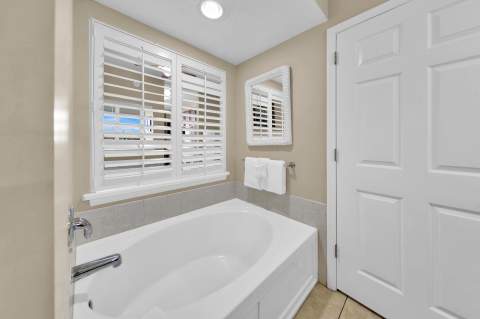 1517 SE Miracle Strip Parkway #406, Fort Walton Beach FL - photo 9 of 35