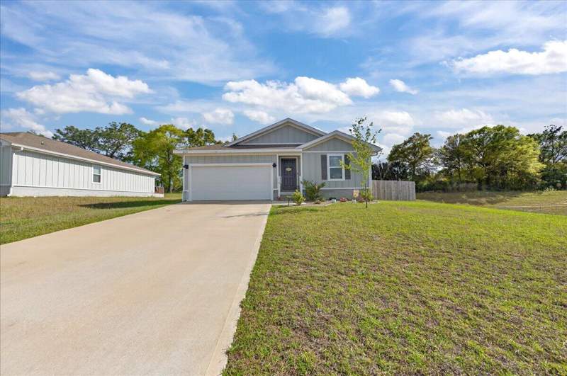 4 bedroom Detached Single Family at 2674 Saltgrass Way, Silver Lake Village, Crestview — photo 2