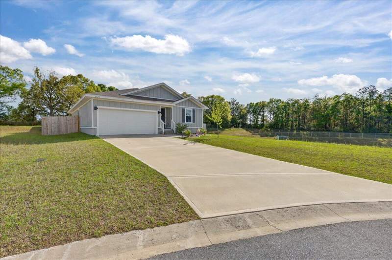 4 bedroom Detached Single Family at 2674 Saltgrass Way, Silver Lake Village, Crestview — photo 4