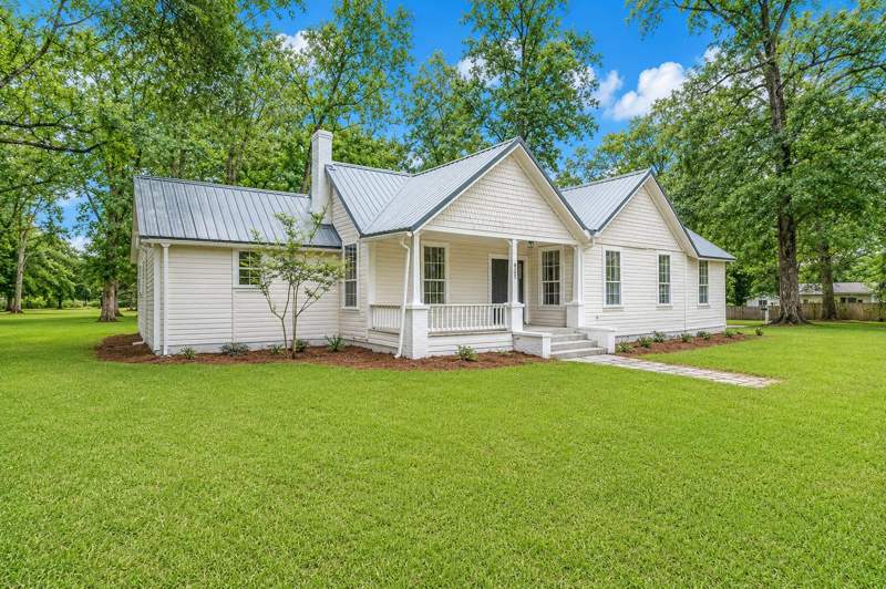 4 bedroom Detached Single Family at 8127 5Th Street, Laurel Hill, Laurel Hill — photo 2