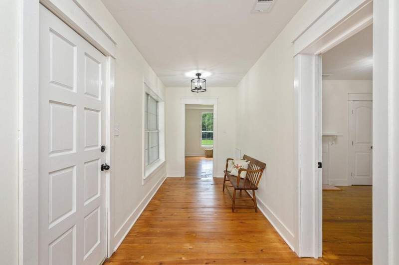 4 bedroom Detached Single Family at 8127 5Th Street, Laurel Hill, Laurel Hill — photo 4