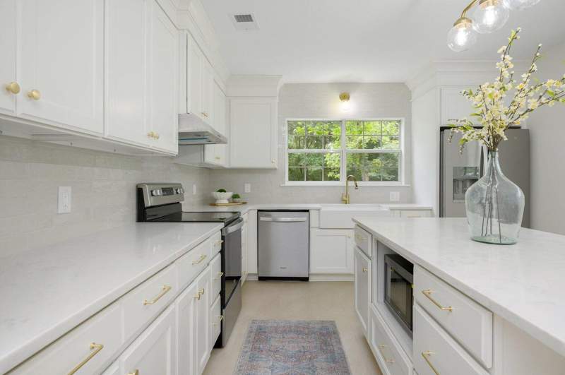 4 bedroom Detached Single Family at 8127 5Th Street, Laurel Hill, Laurel Hill — photo 5
